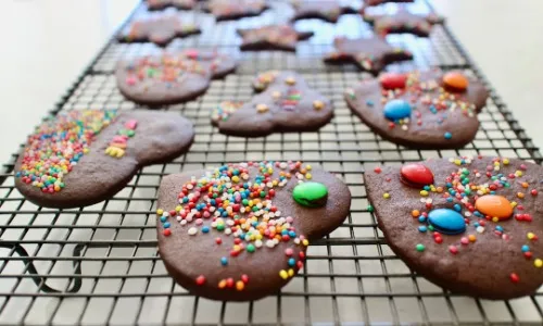 Backen mit Kindern: Bunte Smarties-Cookies